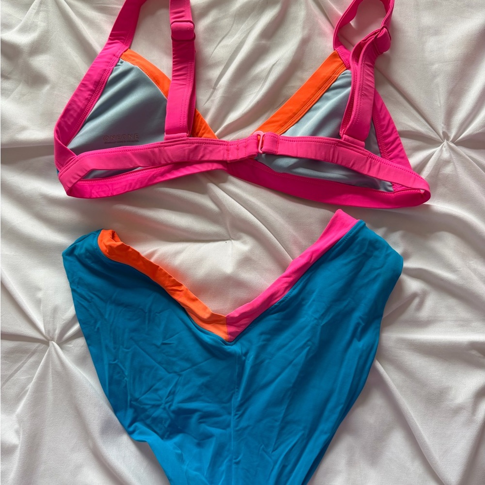 One One bikini - Picture 2 of 4